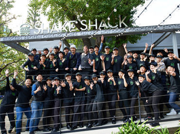★メンバーの仲の良さも魅力！
学生～主婦(夫)の方まで、年齢の壁はありません◎
一緒に"Shake Shack"体験をお届けしましょう！