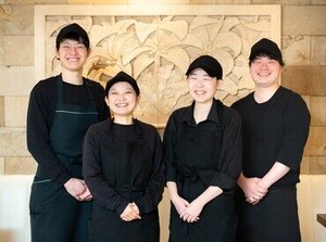 ★スタッフ特典（福利厚生）も充実★
給与前払い、系列店舗での特別割引、賄い1日3回までOK♪
髪色自由でOK◎