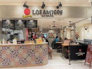 **LOSAMIGOS**
オシャレなスペインバルで働こう♪
パエリアなどの映えメニュー多数！
シフト週1/3h~OKで
働きやすさ最高レベル♪