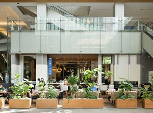 HUGE初となるカフェ業態
丸の内ビルディング内に登場
気軽に寄れる場所で通勤も◎