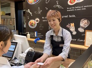 NEW STAFF大募集！店内はとってもオシャレだけど、どこかホッとする癒しの空間になっています♪