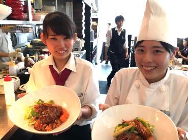 Newスタッフ大募集！！
シェフ手作りの美味しいまかない付き！
新作メニューをイチ早く試せたり、お腹も大満足♪