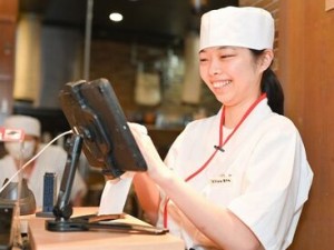 「都度揚げ」を採用し、お客さまに揚げたてサクサクの天ぷらを楽しんで頂いています。