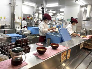 ＼大学の長期休み中は半数で営業／
そこで長期で休みを取る方も♪
「プライベートを大切にして働ける」と大好評！