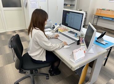 派手過ぎなければオシャレもOKです♪
現場では20代～40代の女性がメインで
活躍中です◎