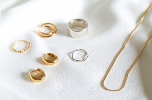 ﾟ*｡☆ NEWスタッフ募集 ☆。*ﾟ
SNSで人気のアクセサリーショップ
オープニングSTAFF募集
未経験オッケー♪ノルマなし