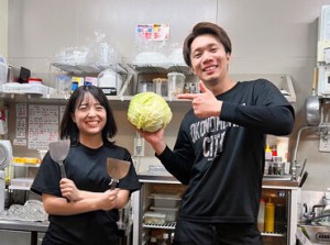 ＼お好み焼き好き、集まれ～／
他の居酒屋じゃダメって言われた(笑)
そんな派手髪staffなど
個性豊かな仲間たちが待っています◎