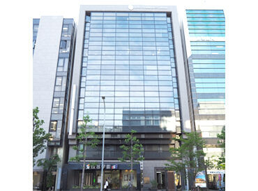 ＜駅チカで通勤ラクラク＞
丸太町駅、烏丸御池駅から徒歩5分圏内♪
通いやすさも魅力のひとつ◎
