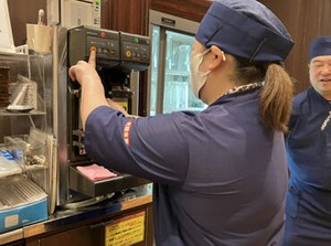 NEWスタッフ大募集★
お仕事は一から丁寧にお教えします！
比較的シンプルな仕事なので覚えやすいですよ★