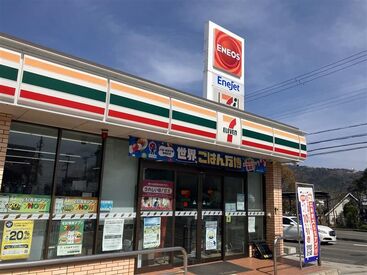 品出しからレジ打ち・店内清掃まで
コンビニ業務全般をお任せ！
お仕事中に新商品に出会えるかも♪
※画像はイメージです