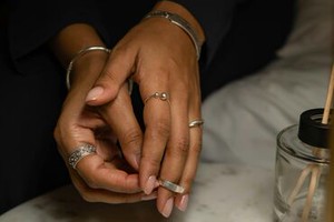 ﾟ*｡☆ NEWスタッフ募集 ☆。*ﾟ
働きやすさ◎
制服支給あり
髪色・ネイル自由☆彡
未経験相談OK