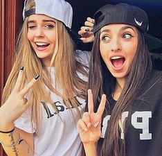 ﾟ*｡☆ NEWスタッフ募集 ☆。*ﾟ
人気ブランドで勤務のチャンス★
ネイル髪色自由オシャレOK
20～50代男女幅広く活躍中