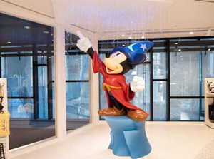 ＼出勤するたびにワクワクする／
ディズニーが好き！キャラクターが好き！
そんな方からのご応募お待ちしております♪