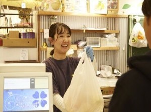 Newメンバー募集!
ガーデンズ千早店と原田店で同時募集★
学生・フリーターも大歓迎
イチから丁寧にお仕事をお教えします