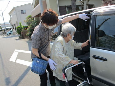 【AT限定可！】
利用者様に楽しんで頂けるように、
送迎中におしゃべりをするのも仕事の一つ♪
もちろん一緒に楽しんでOK！