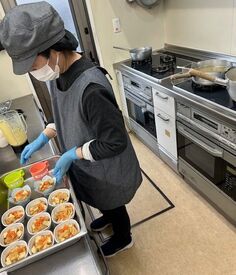 作る料理は家庭料理♪
難しい・複雑な調理一切なし◎
ご家庭での調理経験があればOKです！
主婦さん活躍中！