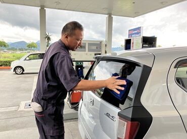 まずは、笑顔でお客様にご挨拶◎
先輩を見本にすればOK！
できることが増えればどんどん
楽しくなりますよ♪