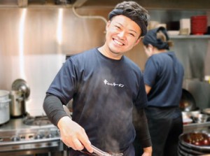 本業のあとに…ラーメン屋で働かない？
【ラーメン賄い】がタダで付いてくる！
短時間～がっつりフルタイムもOK♪