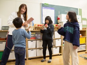 [ 資格/経験/年齢も不問◎]
いろんなタイプの先生がいた方が
子どもたちにとってもいいんです！
一緒に成長を見守りましょう！