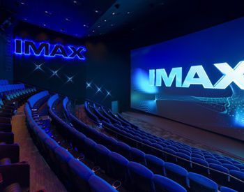 ◎一緒に働きませんか？
映画館には
様々な年代が訪れ
様々な感情が生まれる
そんな素敵な場所です！