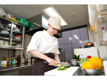 お仕事は仕込みから料理の提供まで多岐に渡ってお任せ致します！
スキルを活かしてお仕事しませんか？