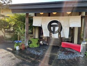 髪色自由！ネイル・ピアスもOK◎
自分らしいスタイルで
働きながらオシャレも楽しめます☆
「今日の髪いいね！」なんて会話も♪