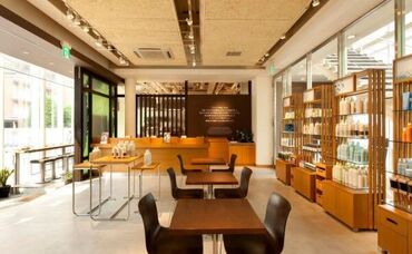 自然派コスメブランド
AVEDA（アヴェダ）