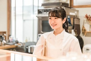 [土日祝]と[平日早朝]は給与UP!!
他の仕事がない日や学校がお休みの日だけも◎
≪車＆バイク通勤OK≫
※写真はイメージ