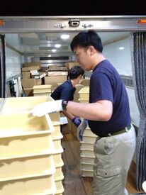 Q.「荷物、重いですか？」
A.「運ぶのはお菓子のみ！
台車を使うのでそんなに重さは感じません◎
初めてでも大丈夫です！」