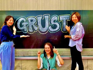 ≪スタッフがしっかりサポート≫
20～30代のスタッフが活躍♪
勤務後も心地よく働けるよう、いつでも相談をお待ちしてます♪