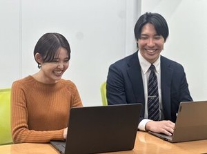 ＼自分らしさを大切に♪／
髪色・ピアス・ネイル・ヒゲもOK◎
おしゃれを我慢せず高時給バイトができちゃう★