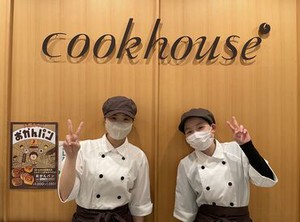 右の女性が店長です★
バイトデビューの方も、パンの補充など
できることからお任せするので安心してくださいね♪