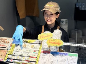 美味しいチキン料理がいっぱい！
働きながら料理スキルも上がっちゃう!?
人気のまかないだって【100円】で食べられちゃう