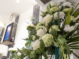 お客様の想いに寄り添い、
故人との大切な時間をお過ごしいただけるようサポート◎
慣れるまでは先輩社員と業務を進めます。
