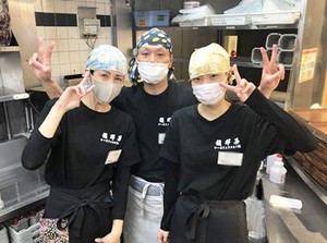 ほとんどのスタッフが未経験からのスタートでした★
優しい先輩ばかりだから、いつだって気軽に相談もできちゃいます♪