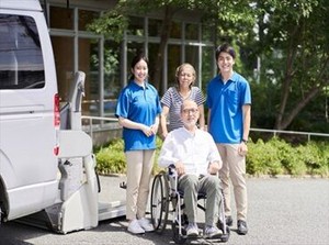 学歴・経験は問いません！サポートもしっかりあります♪
安全運転で利用者さんを
ご自宅⇔デイサービスまで送迎いただきます◎