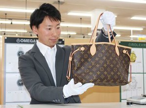 ≪1988年に創業≫
関東を中心に全国40店舗以上を展開しています。
ジュエリー、ブランド品、古着などを取り扱っています!