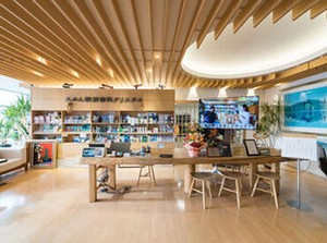 〈スタッフだけ!!〉
ホワイトニングが無料なんです♪
働きながら歯を綺麗にできる…そんな素敵な職場で働けるチャンス！