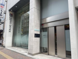 新宿駅から徒歩6分の綺麗なオフィス♪
特許事務所での経験ある方大歓迎です！