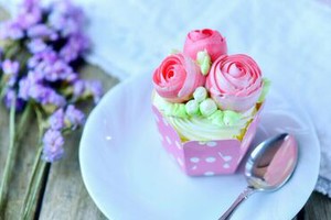 ﾟ*｡☆ NEWスタッフ募集 ☆。*ﾟ
お花のカワイイ洋菓子SHOP
未経験でも安心の職場
社会保険完備・日週払い有