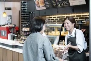 初バイト・未経験さん大歓迎♪
まずは簡単なことからスタート◎
お仕事を覚えてきたら時給もUP!!
早朝は高時給で稼げる☆