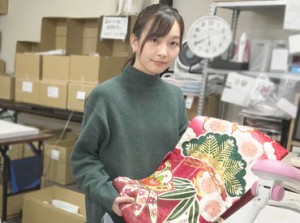 着物や帯を検品して梱包したり、
着付け用の小物を整理したり。
お任せするのはシンプルな作業のみ！