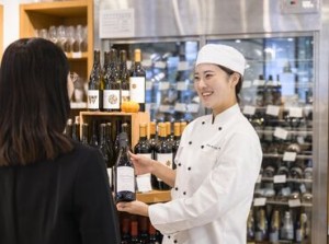 商品の説明など"食"を通じて
お客さまとお話しする機会もたくさん♪
『話すことが好き』そんな方にオススメです＊