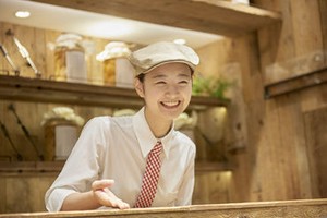 フリーターさん大歓迎！
新しい環境で始めるバイトは特別♪
こだわりのスイーツが並ぶ当店で、楽しく始めてみませんか*＊