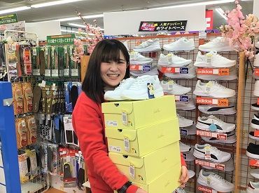 ＼未経験さん大歓迎!!／
知識も経験もいりません◎
入店後に少しずつ覚えれば大丈夫★
将来正社員になれるチャンスもあります!!