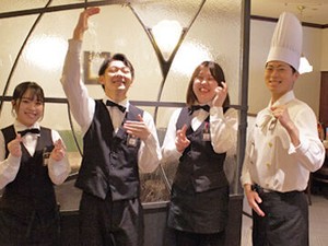 ＼"万世"ってどんなお店なの!?／
高級肉が自慢のレストラン♪
大好評の"絶品まかない"があるから
お仕事もがんばれちゃいます★