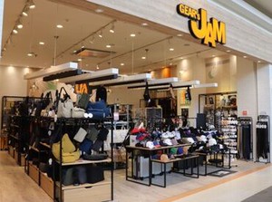 楽しく自由に働ける雰囲気が自慢◎
特別な知識や経験は必要ありません！
お客様に喜んでもらえる接客をお願いします♪