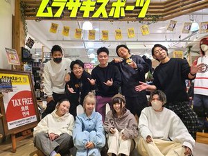 ピアスOK！髪色自由！髪型自由！
オシャレをしながらあなたらしく働ける職場♪
オープニングでスタートはみんな同じ★