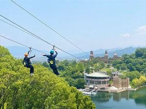テレビでも話題？！
人気のジップラインスタッフ♪
未経験からでも安心のサポート体制☆
アクティビティが好きな方大歓迎！