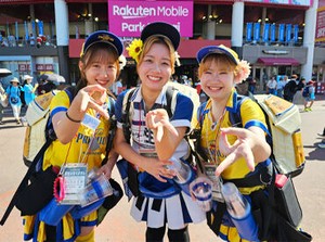 男女問わず、学生さん、フリーターさん、主婦さんなど、
10～30代の幅広い年代のスタッフが活躍中！